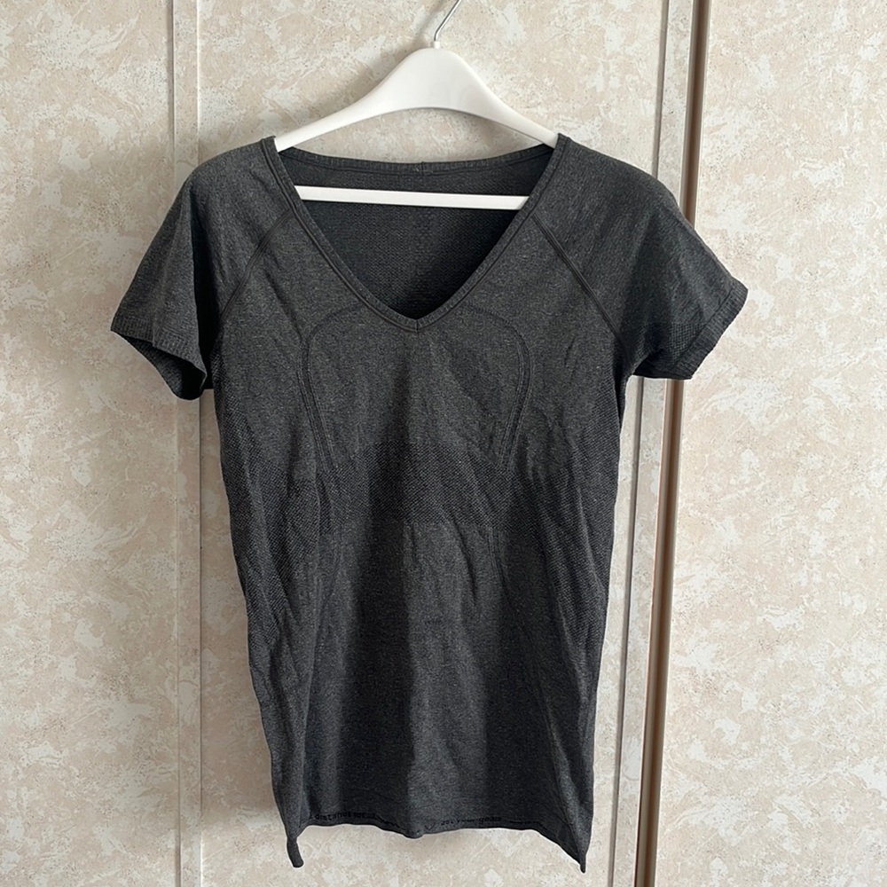 Lululemon workout top